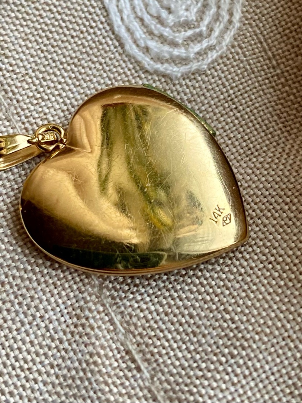 Vtg Solid 14K Gold Heart Locket Engraved Floral Shield Pendant Appx 5g Authentic - Picture 3 of 16